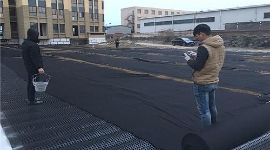 車(chē)庫(kù)頂板排水板鋪設(shè)
